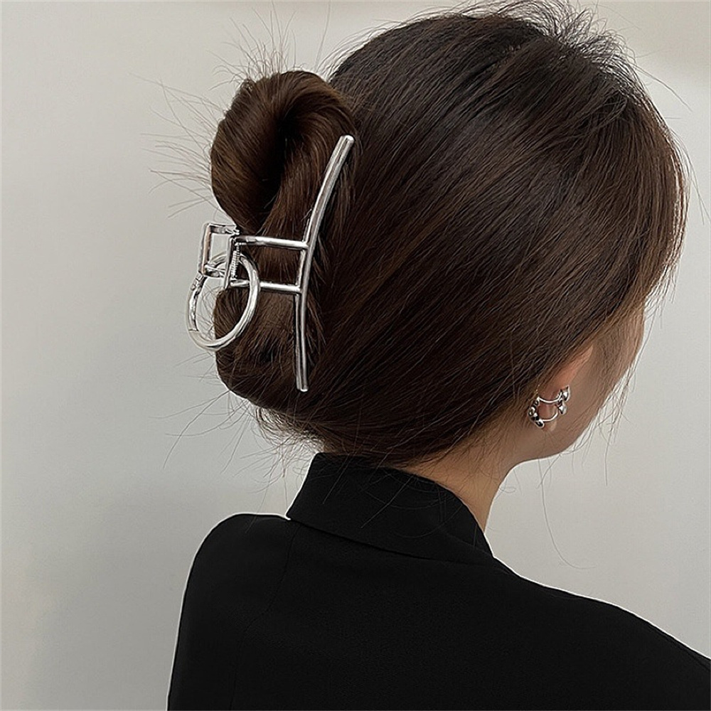 مشبك شعر معدني فضي كبير بتصميم - مراجعة Hair Clip Claw Large وسعره