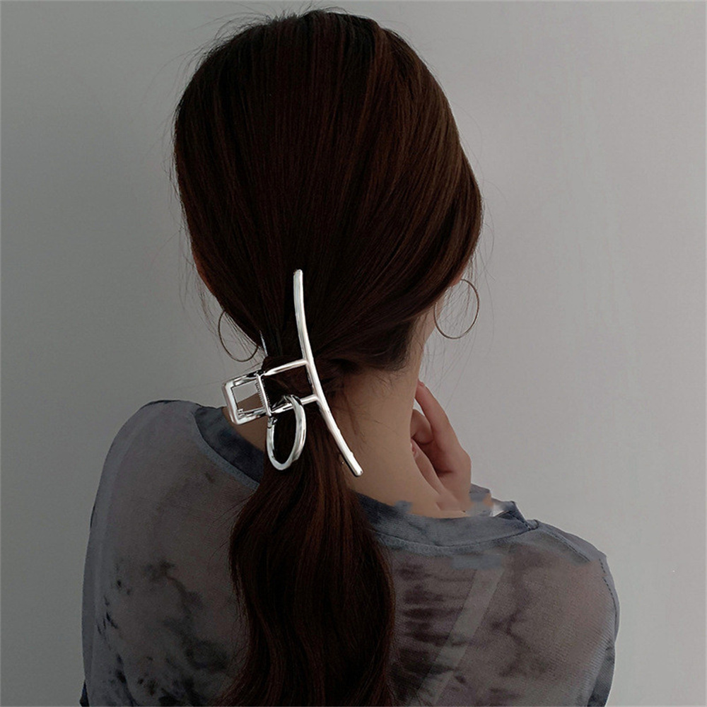 مشبك شعر معدني فضي كبير بتصميم - مراجعة Hair Clip Claw Large وسعره